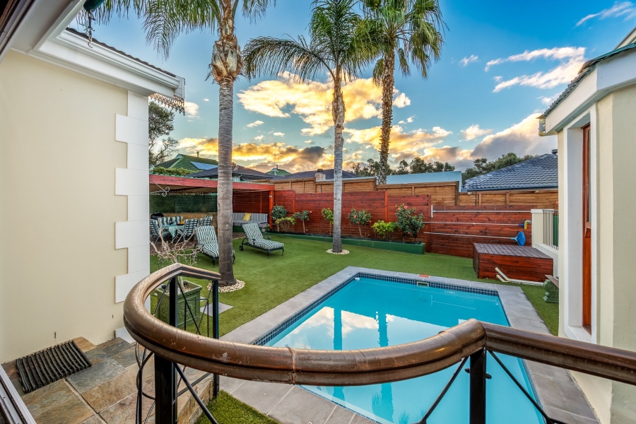 4 Bedroom Property for Sale in Bergsig Western Cape